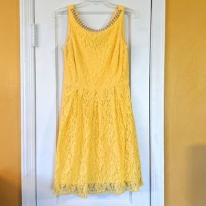 ✨2 for $25✨Versona lace dress w/ pearl collar EUC